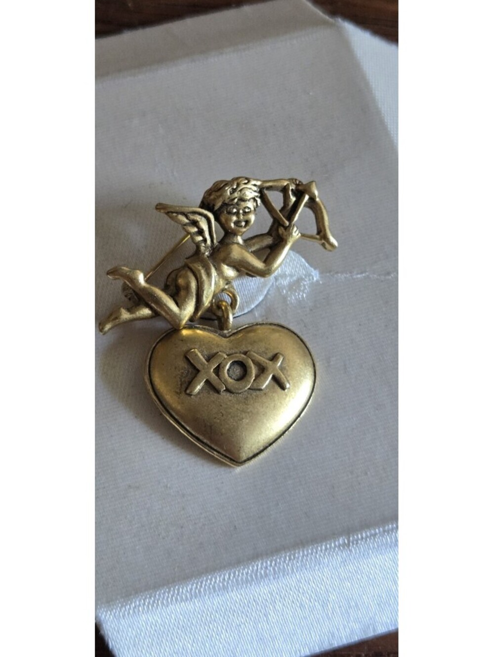Vintage DANECRAFT Gold Tone Cupid Dangle Heart XOX Kisses & Hug Brooch Pin